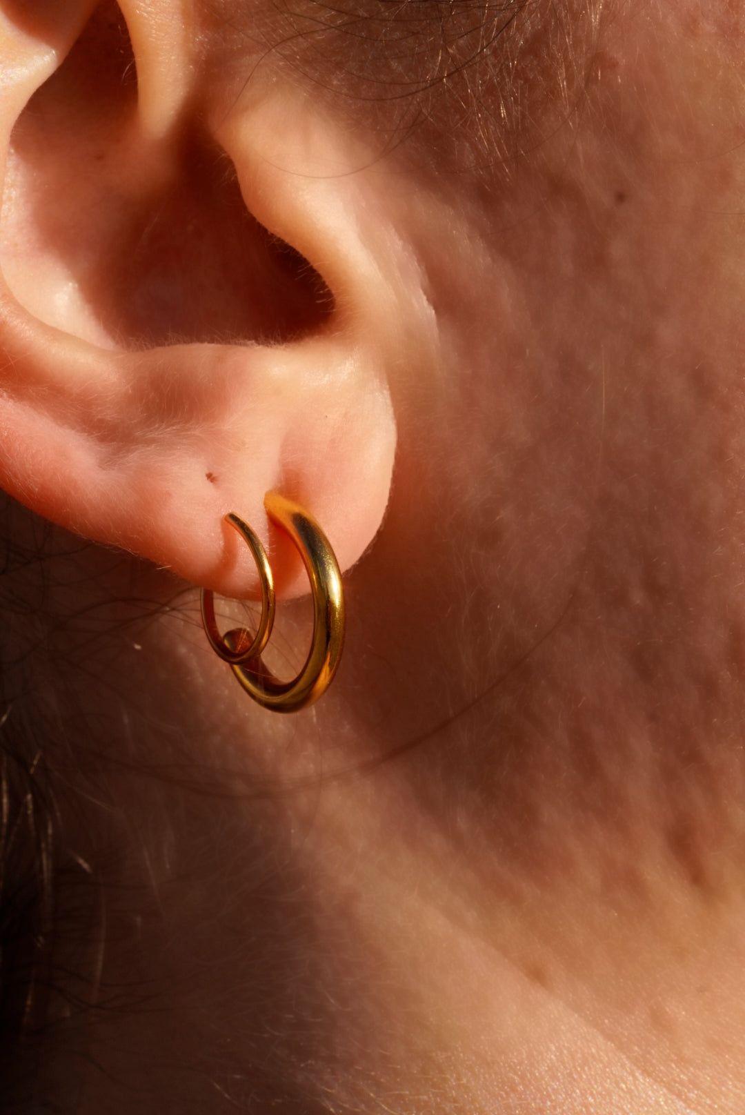 Solid Double Twist Hoop