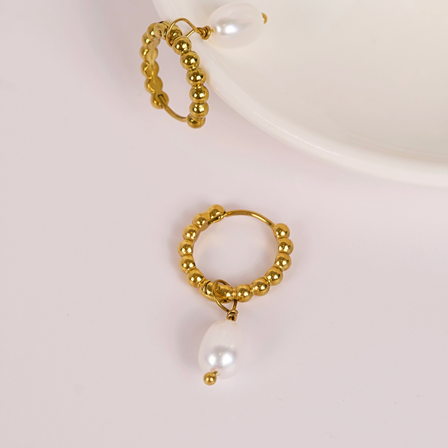 Aura Drop Pearl Huggies
