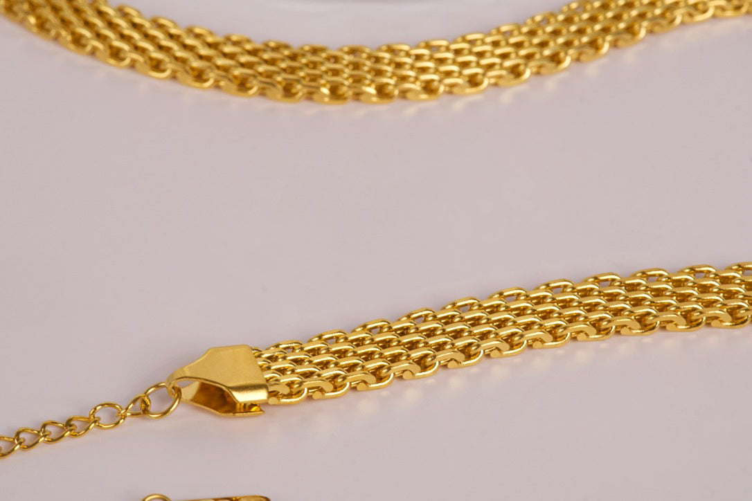 Charlotte Choker