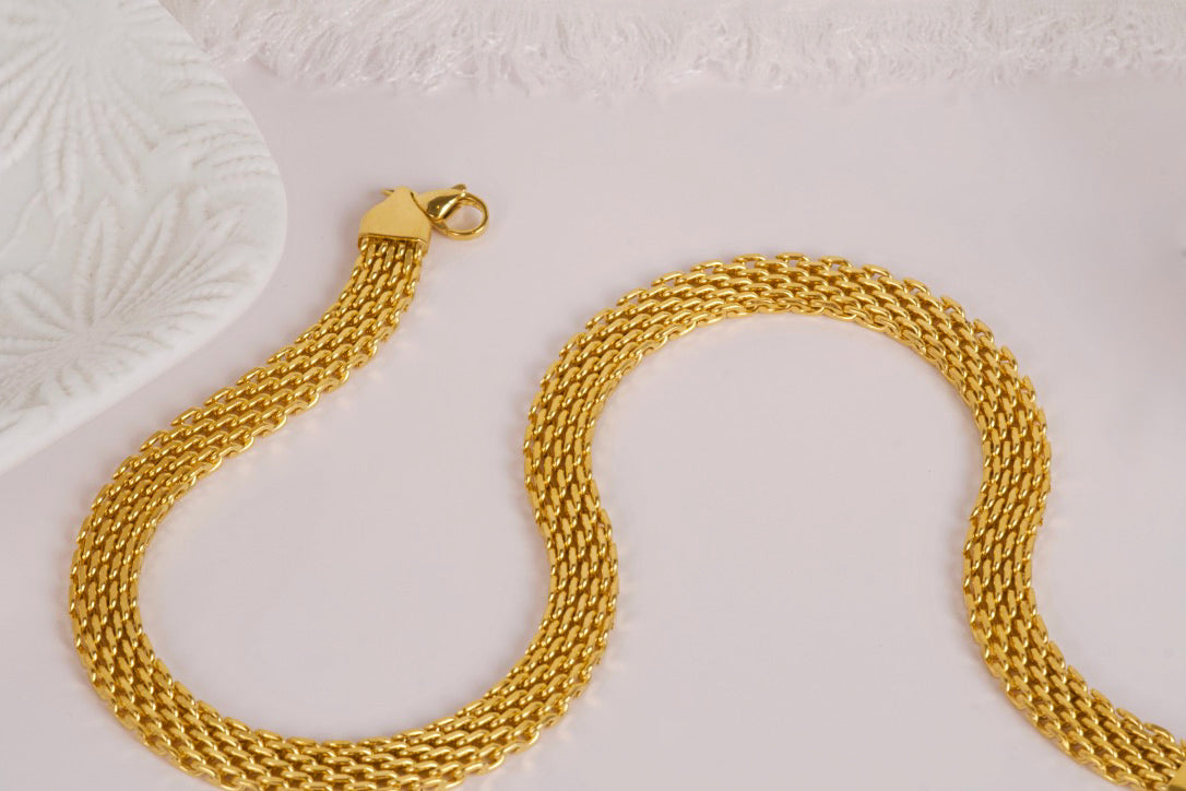 Charlotte Choker