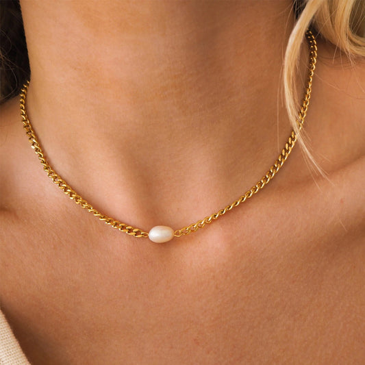 Pearl Line Necklace