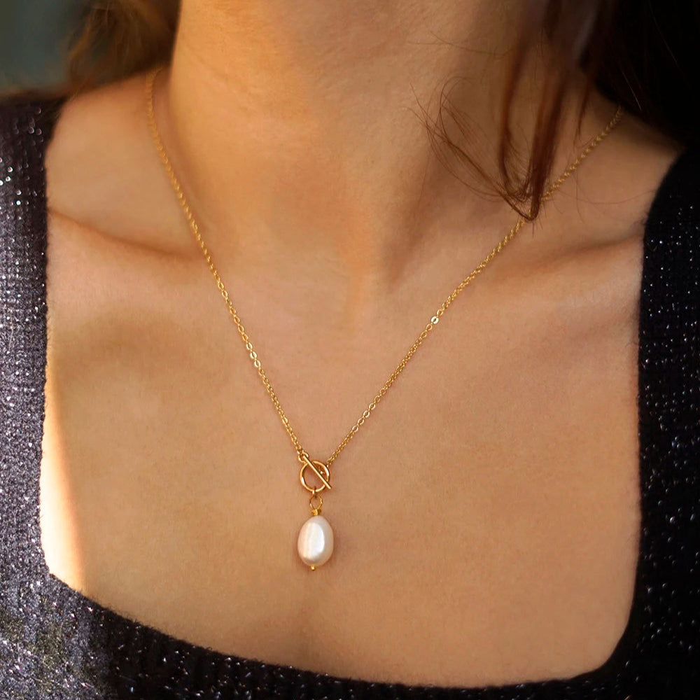 Drop Pearl Necklace